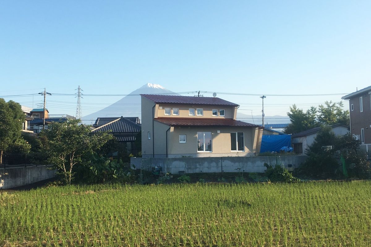 富士山を望む家